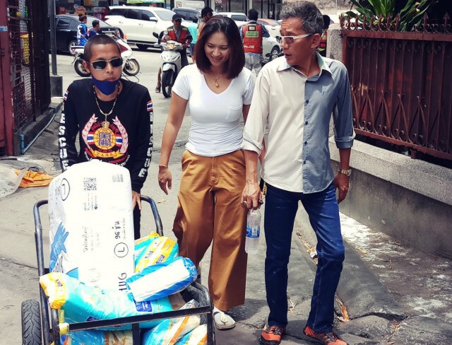 สุดเวทนา ยายพิการ รอการช่วยเหลือ บ้านไม้ผุพังแทบอยู่ไม่ไหว