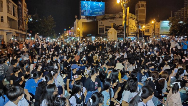 ทำคลื่นมนุษย์ มวลชนแน่นอนุสาวรีย์ประชาธิปไตยขอนแก่น