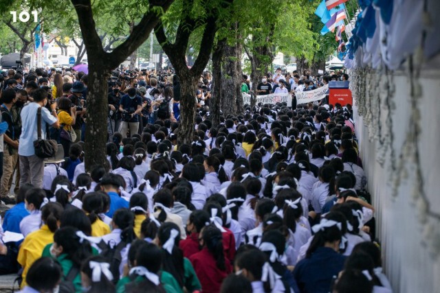 เพจโพสต์สอน "องค์กรนักเรียนเลว" ครูไม่ใช่ลูกจ้าง