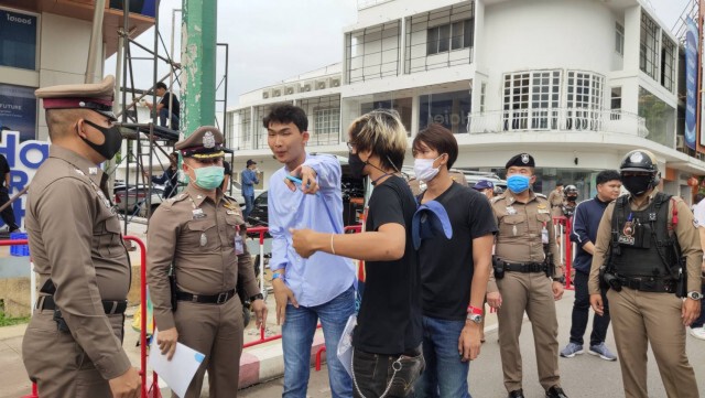 ขอนแก่นพอกันที ไล่รัฐบาล ย้ำจุดยืน 3 ข้อ แพนกวินโผล่ชุมนุม
