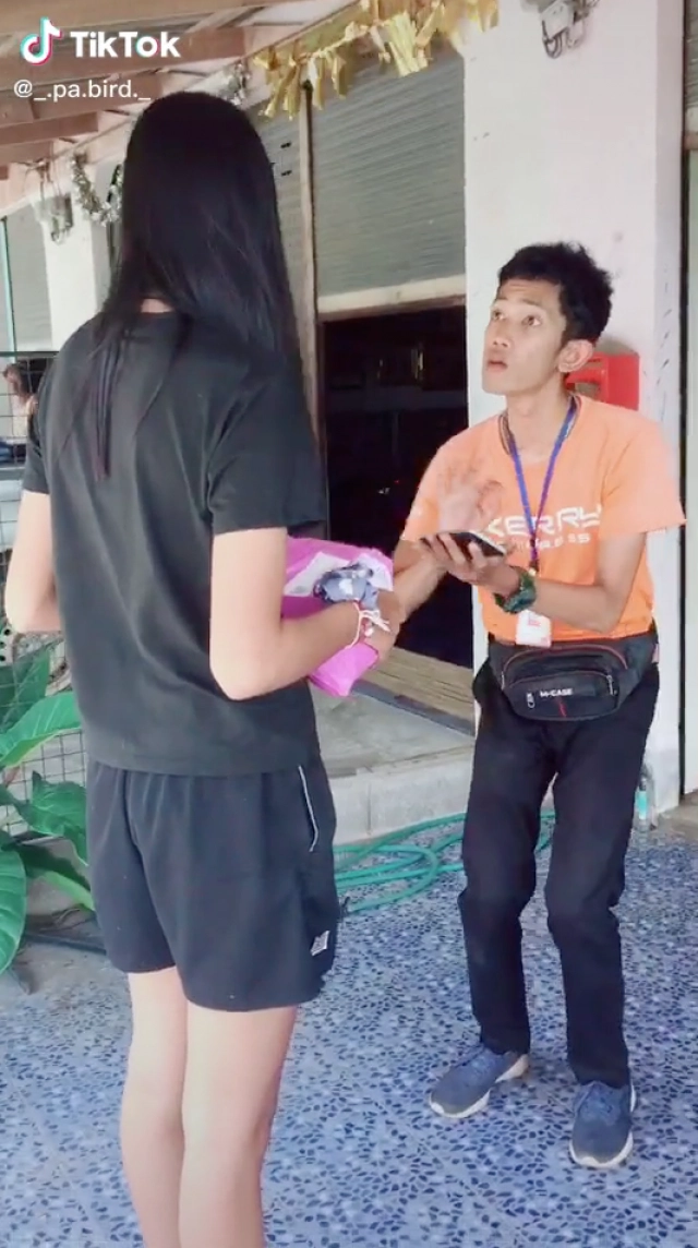 พนักงานส่งของ ลีลาขั้นเทพมอบตำแหน่งแดนซ์เลิศสุดในสามโลก