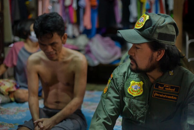 ชีวิตที่ต้องดิ้นรนของหญิงชราวัย 80 ป่วยติดเตียง ลูกชายตาบอด ซ้ำลูกสาวประสาทตาฝ่อ