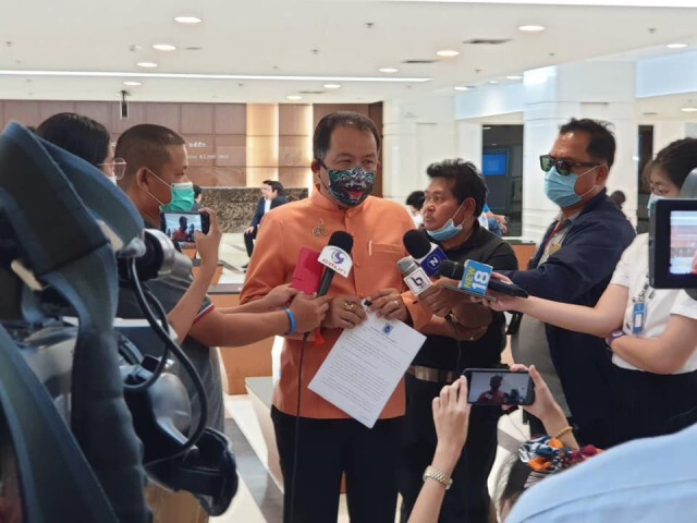 "ศรีสุวรรณ" ร้องสอบพรรคก้าวไกล ชงแก้รธน.หมวดพระมหากษัตริย์