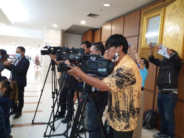 "ศรีสุวรรณ" ร้องสอบพรรคก้าวไกล ชงแก้รธน.หมวดพระมหากษัตริย์