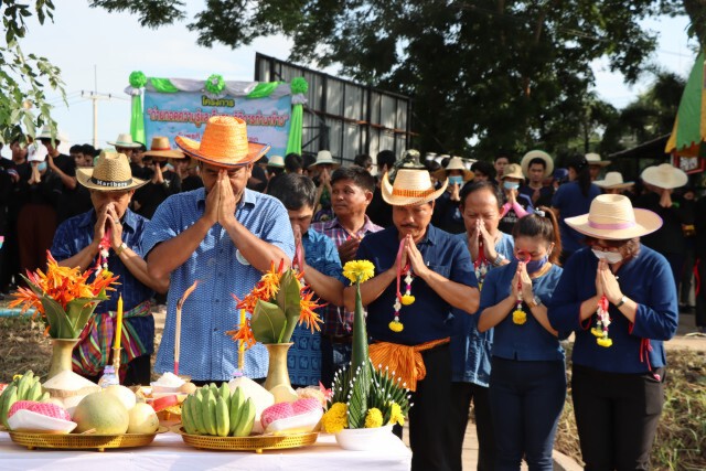 มทร.ล้านนาพิษณุโลก จัดรับน้องดำนา