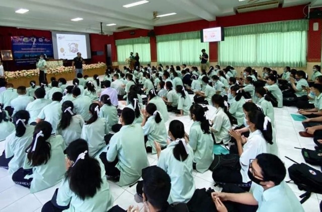 '3 พิธีกร'ช่องส่องผี ลุย รร.ร่วมแชร์ความคิดแก่เยาวชน