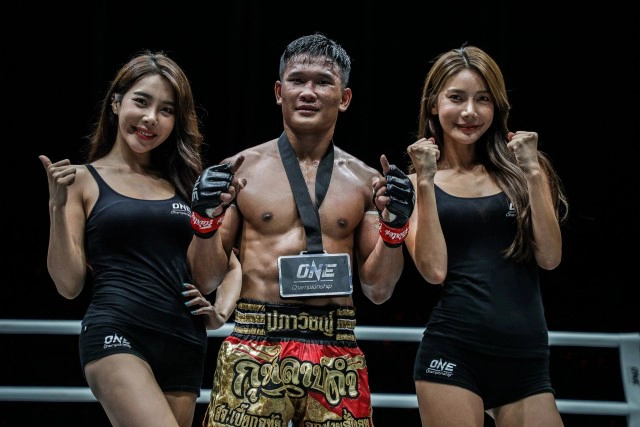 "กุหลาบดำ"ตั้งเป้าน็อก"แสงมณี คู่เอกONE:No Surrender III