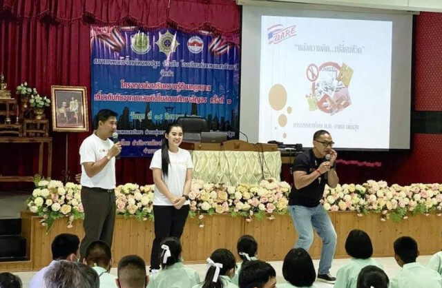 '3 พิธีกร'ช่องส่องผี ลุย รร.ร่วมแชร์ความคิดแก่เยาวชน