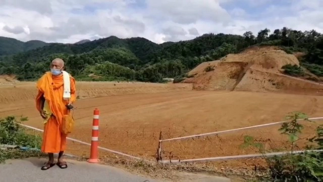 เจ้าอาวาสวัดแม่แคม แจ้งความทวงคืนค่าเวนคืนที่ดิน