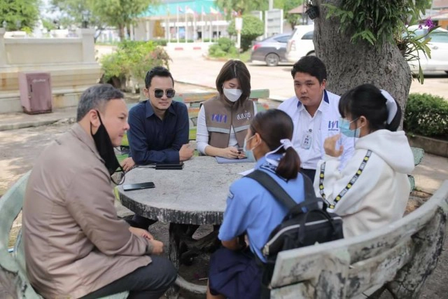 นักเรียนหญิง ม.4 แจ้งความครูตบหัวขณะชู 3 นิ้ว