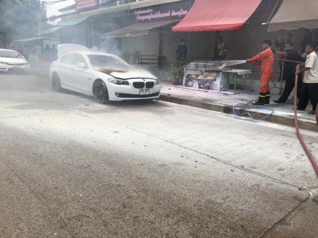 ระทึกไฟไหม้รถหรู-คาดระบบไฟขัดข้อง