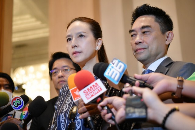 ฟาดมาก "มาดามแป้ง" เท 16 ล้าน  ให้สมาคมบอลฯสานต่อ"วีเออาร์"