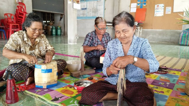 ผู้สูงอายุโคราช สานต้นไหลสร้างรายได้ช่วงโควิด