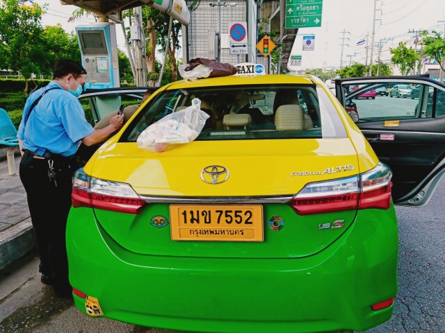 แม่วัย 28 คลอดฉุกเฉินลูกคนที่ 3 ปลอดภัยบนถนนพระราม 6