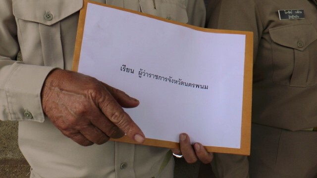 "โพนสวรรค์บ่ทน" ฮือไล่นายอำเภอออกนอกพื้นที่ 24 ชั่วโมง