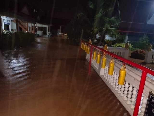 น้ำป่าทะลักกลางดึกท่วม "วัด-บ้านเรือน"
