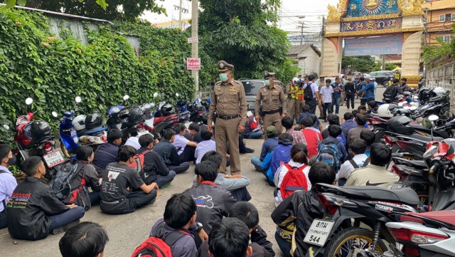 ต้อนนักเรียนนักเลงนับร้อยเข้าวัด หลังนัดล้างแค้นแทนเพื่อน