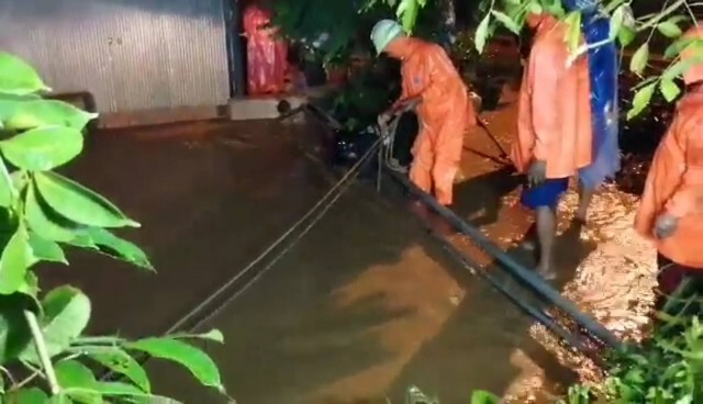 น้ำป่าทะลักกลางดึกท่วม "วัด-บ้านเรือน"