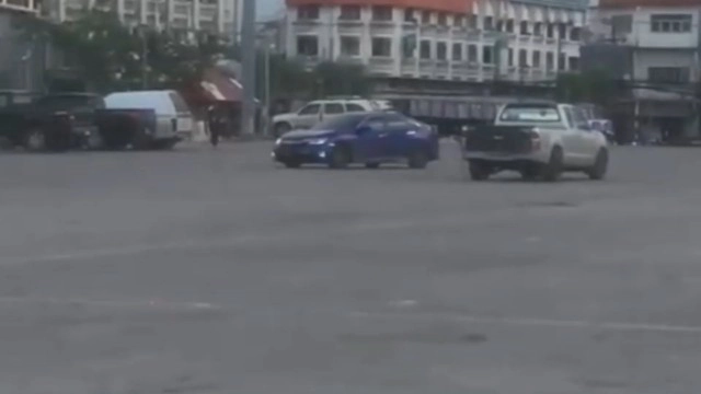 นร.มัธยมเมืองอุดรดริฟต์เก๋งป้ายแดงสนั่นทุ่งศรีเมือง