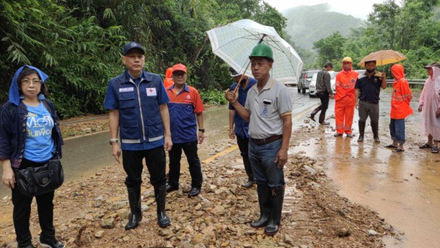 ดินถล่ม500ครอบครัวถูกตัดขาดจากโลกภายนอก