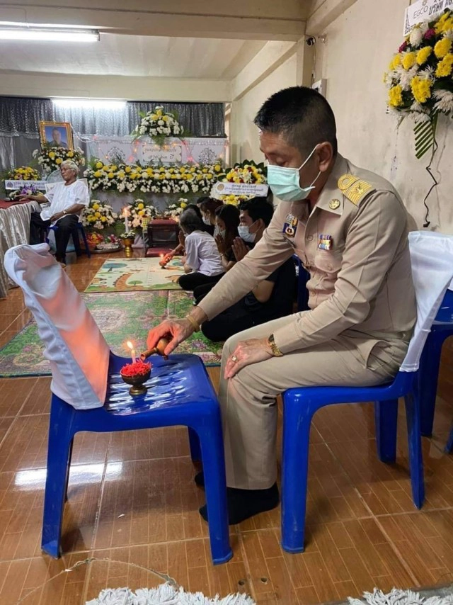 "บิ๊กตู่"ส่งพวงหรีดเคารพศพลุงฆ่าตัวตายเครียดข่าวม็อบไล่นายกฯ