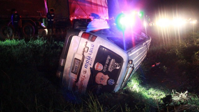 รถร่วมกตัญญูบรรทุกศพชนรถพ่วงญาติเจ็บ4 ศพยังติดในรถ