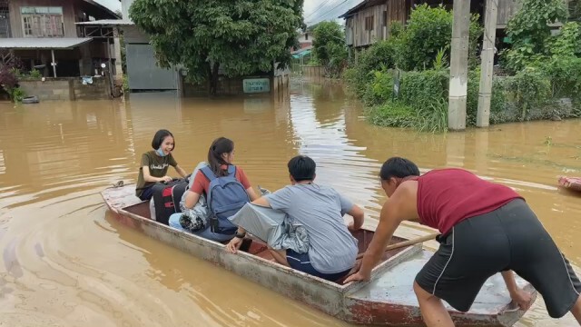 ระดมสูบน้ำลงแม่น้ำน่านป้องกันน้ำทะลักเขตเมือง