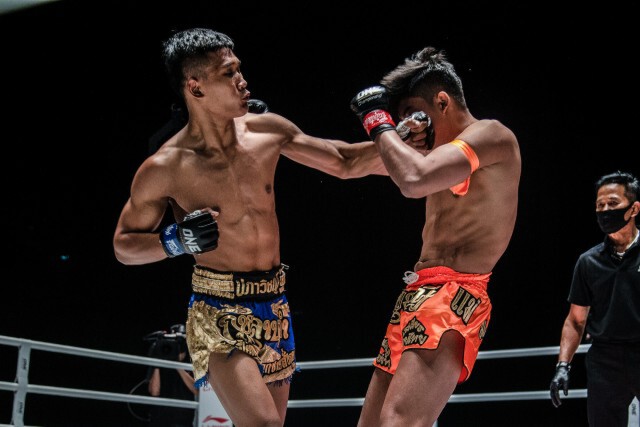 มวยรอง "กุหลาบดำ"คว่ำ"แสงมณี" น็อคยกแรกONE: NO SURRENDER III