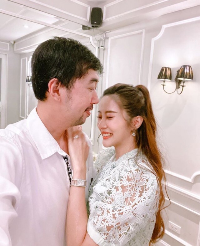 "แจม เนโกะจัมพ์" เผยภาพลองชุดแต่งงาน สุดอลังการ