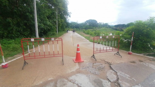น้ำป่ากัดเซาะตลิ่งถนนเลียบลำน้ำแม่ต๋ำ พังทลาย