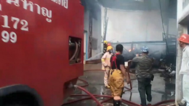 ไฟไหม้บ้าน หวิดลามเข้าตลาดนัดตอนเย็น