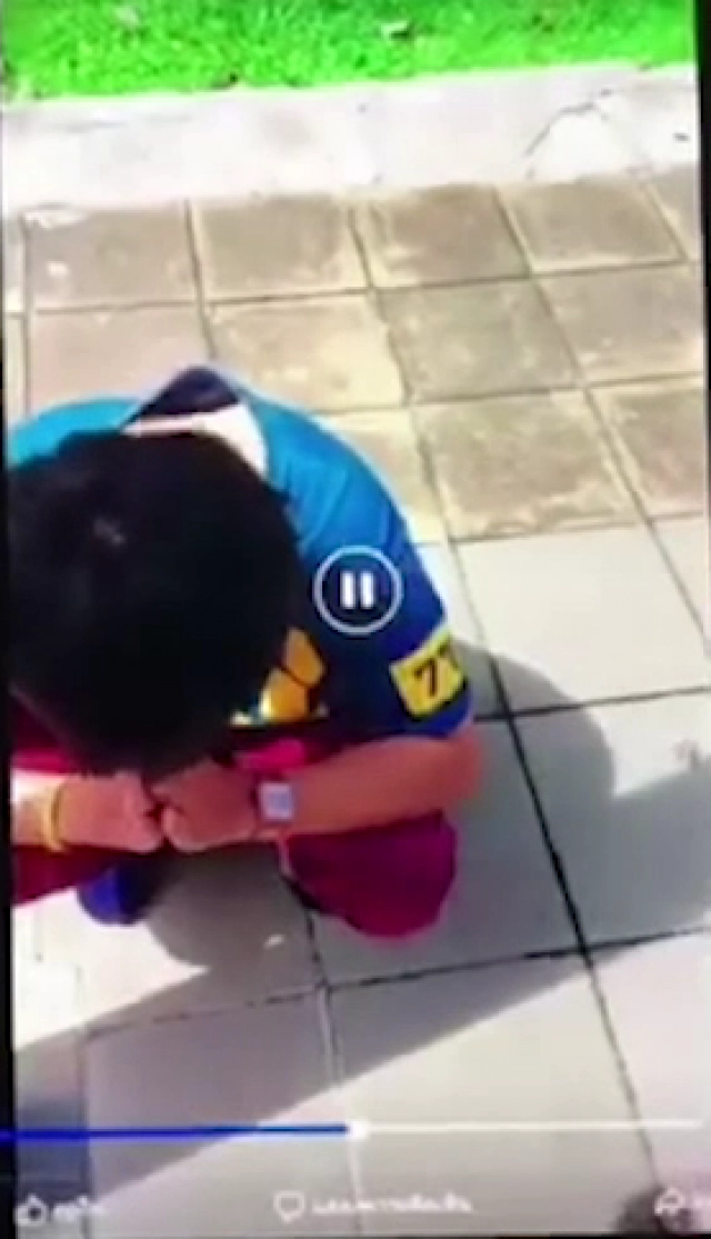 หนุ่มส่งพัสดุถูกโพสต์คลิปประจาน ให้กราบเท้า-ตบหน้า