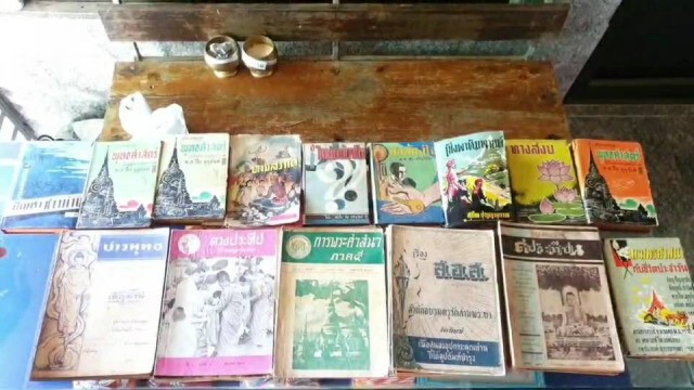 พระสะสมหนังสือโบราณอายุกว่า 100 ปีนับพันเล่ม