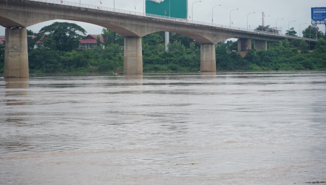 น้ำโขงเริ่มลดแต่เทศบาลยังท่วมขัง