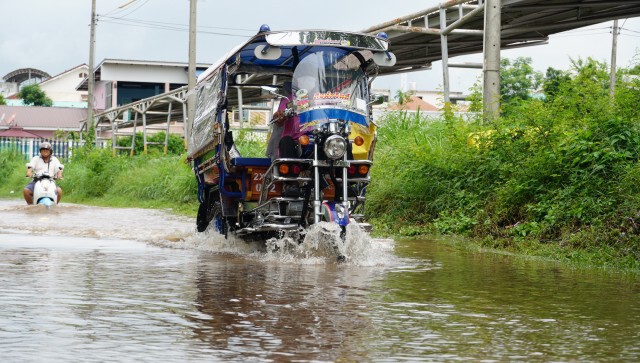 น้ำโขงเริ่มลดแต่เทศบาลยังท่วมขัง