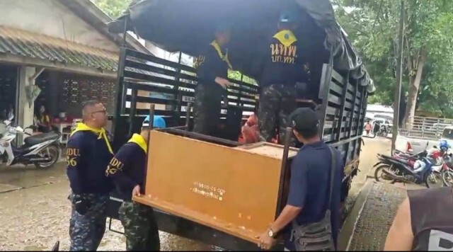 "สบเมย"เร่งอพยพคน-สิ่งของหนีน้ำท่วม