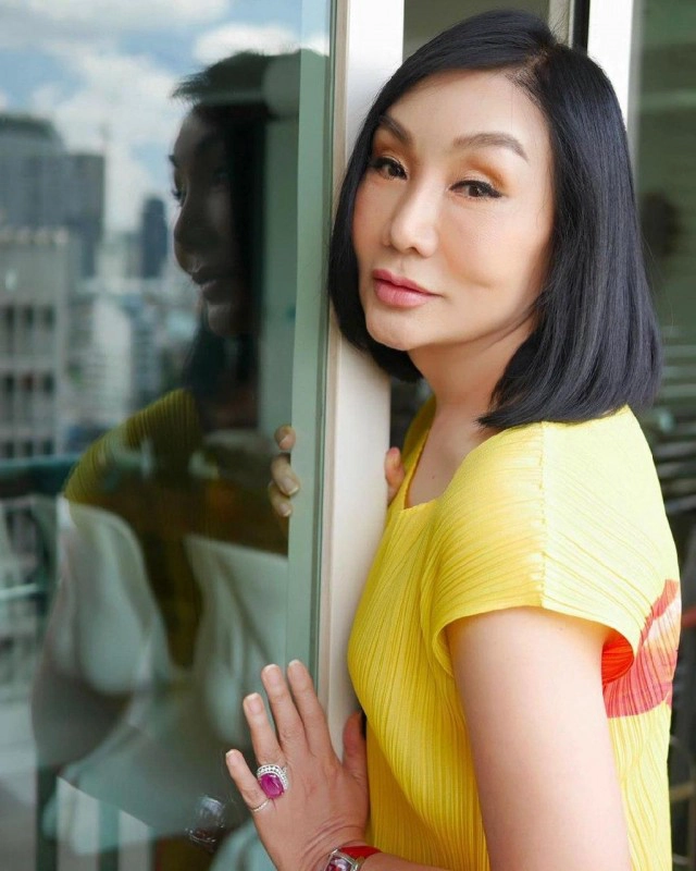 "ม้า อรนภา" ยุติบทบาทพิธีกรรายการ "ข่าวใส่ไข่" หลังชาวเน็ตกดดันหนัก