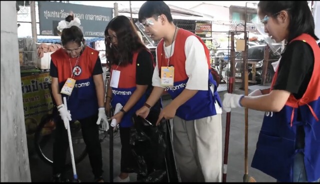 สำนักงานยุวกาชาดพาอาสายุวกาชาดให้ความรู้ชุมชนสู้โควิด -19