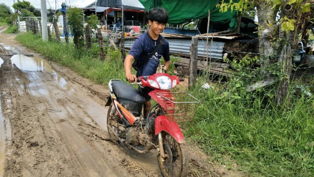ทุกข์ชาวบ้านวอนซ่อมแซมถนนหลุมโคลน