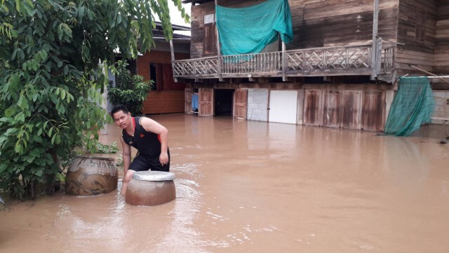3อำภอในสุโขทัยอ่วม!-พนังดินกั้นน้ำพังทลาย