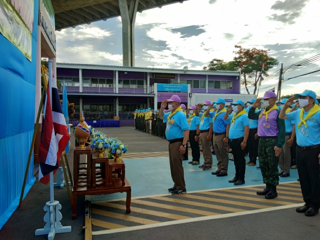 ในหลวง-ราชินี ทรงห่วงใยผู้พิการ ผู้ทุพพลภาพ และเจ้าหน้าที่