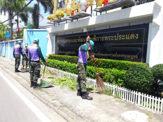 ในหลวง-ราชินี ทรงห่วงใยผู้พิการ ผู้ทุพพลภาพ และเจ้าหน้าที่