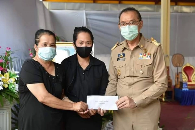 มอบเงิน-พวงหรีด"จิตอาสา"พลัดตกน้ำดับ