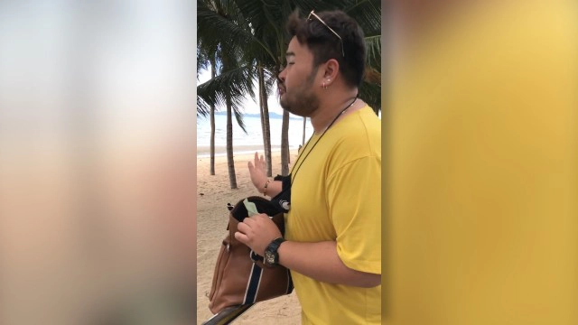 ลุงขายน้ำส้มหาดพัทยาแหวกแนวไม่เหมือนใคร ลูกค้าลั่นใครเห็นต้องชื่นชม