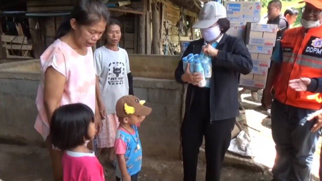 ผู้ว่าฯแพร่ ตรวจเส้นทางดินสไลด์