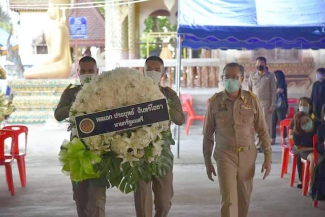 มอบเงิน-พวงหรีด"จิตอาสา"พลัดตกน้ำดับ