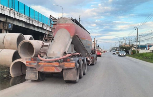 รถปูนทับร่าง "ครู-นักเรียน" ย่านทุ่งครุ ดับ 2 ศพ