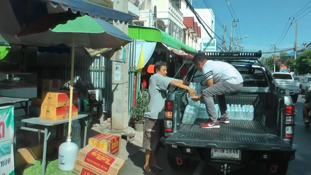 "ชาลาวันดีเซล"รับบริจาคสิ่งของช่วยน้ำท่วมสุโขทัย