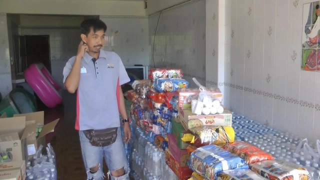 "ชาลาวันดีเซล"รับบริจาคสิ่งของช่วยน้ำท่วมสุโขทัย