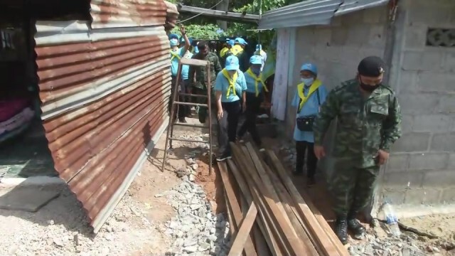 จิตอาสาพระราชทานซ่อมบ้านผู้สูงอายุ-ผู้พิการ